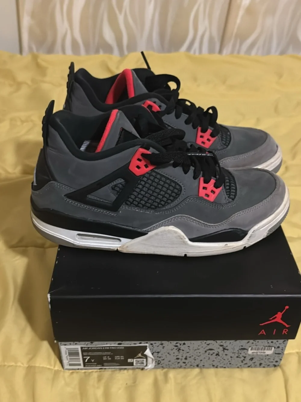 Jordan Men's Sneakers in Gray, Black and Red